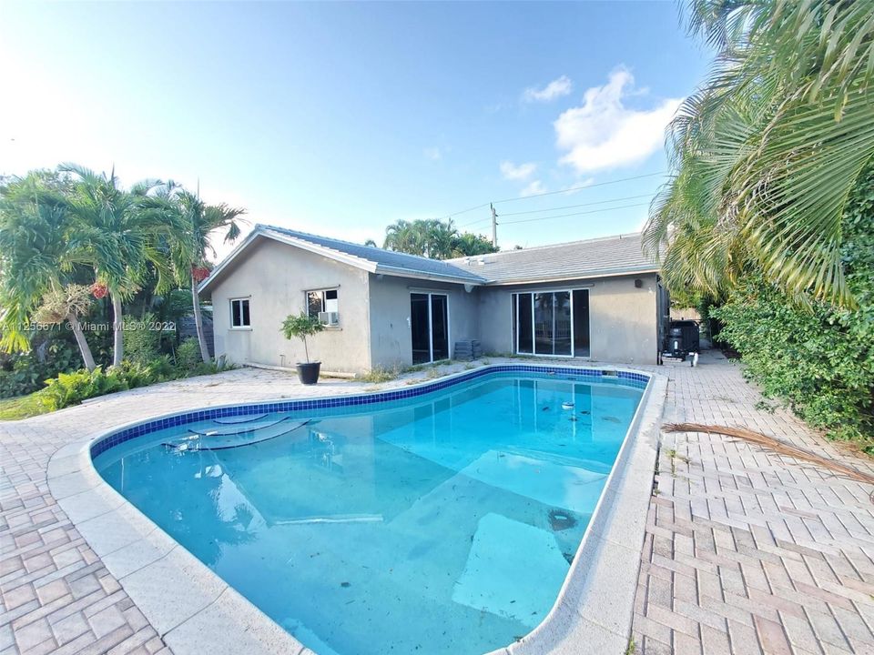 Vendido Recientemente: $999,000 (3 camas, 2 baños, 1823 Pies cuadrados)