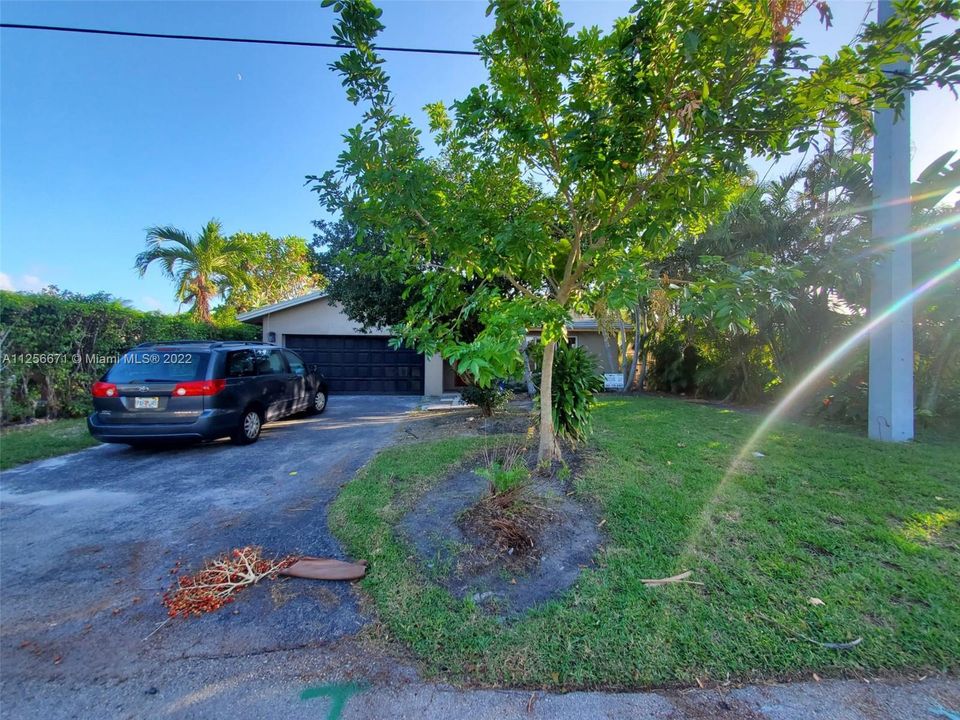 Vendido Recientemente: $999,000 (3 camas, 2 baños, 1823 Pies cuadrados)