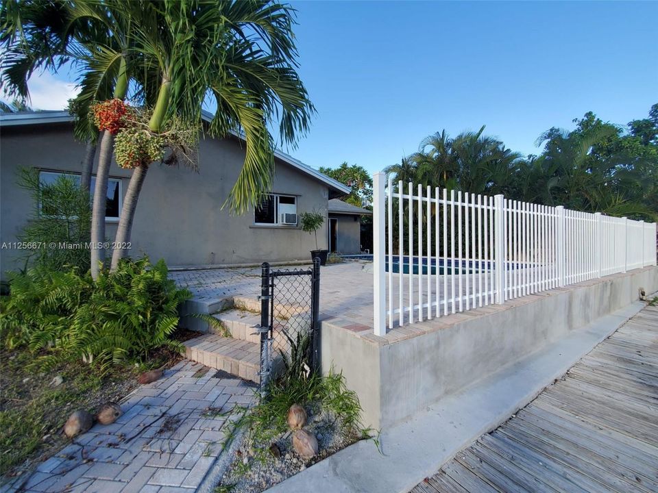 Vendido Recientemente: $999,000 (3 camas, 2 baños, 1823 Pies cuadrados)