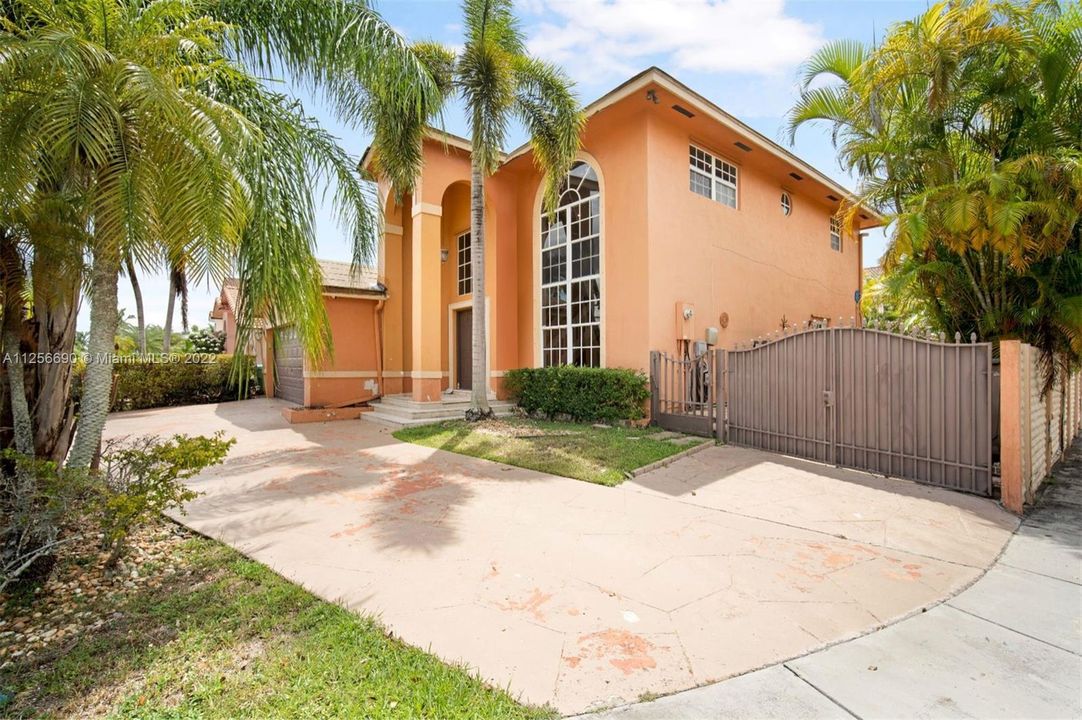 Recently Sold: $675,000 (4 beds, 3 baths, 2215 Square Feet)