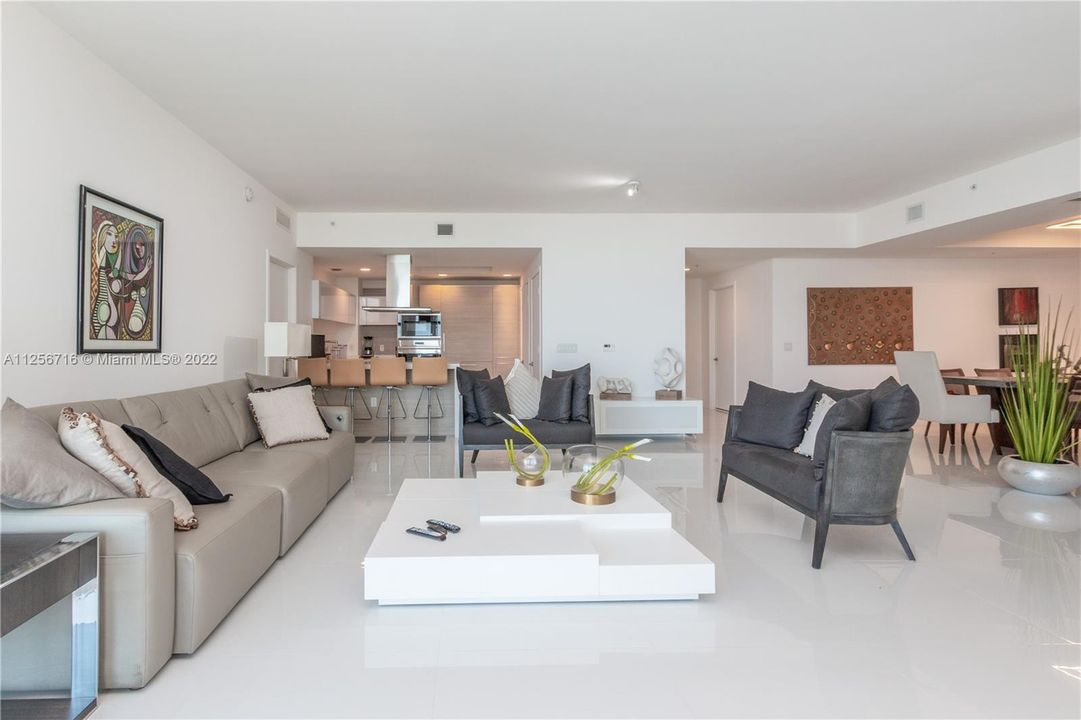 Recently Sold: $998,000 (2 beds, 3 baths, 1756 Square Feet)