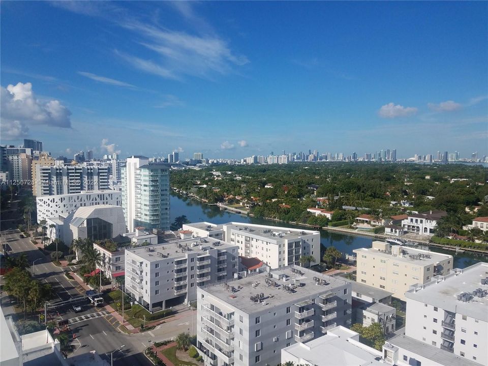 Recently Sold: $3,300,000 (2 beds, 2 baths, 1621 Square Feet)