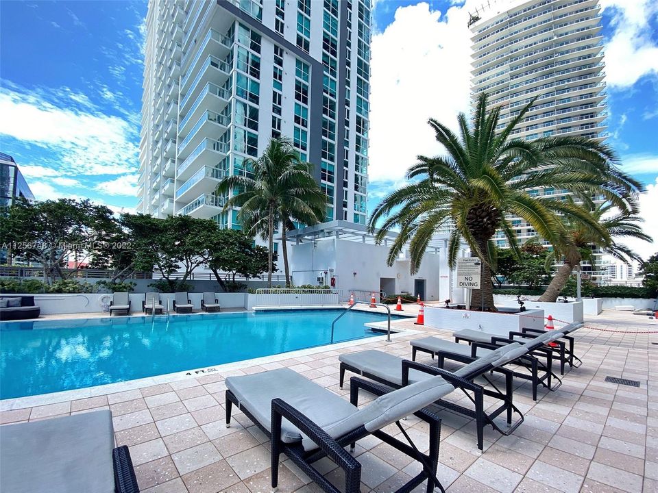 Recently Sold: $497,500 (1 beds, 1 baths, 731 Square Feet)