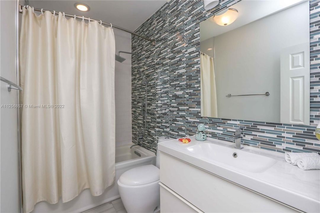 Недавно арендовано: $7,000 (4 спален, 3 ванн, 2418 Квадратных фут)