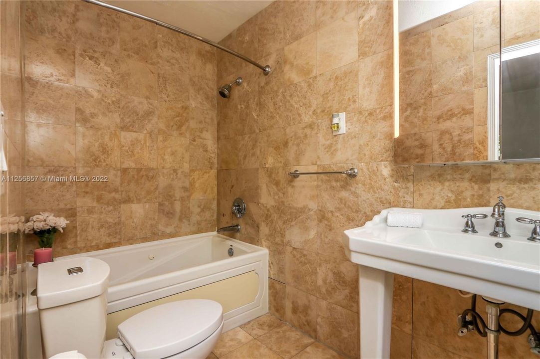 Недавно арендовано: $7,000 (4 спален, 3 ванн, 2418 Квадратных фут)