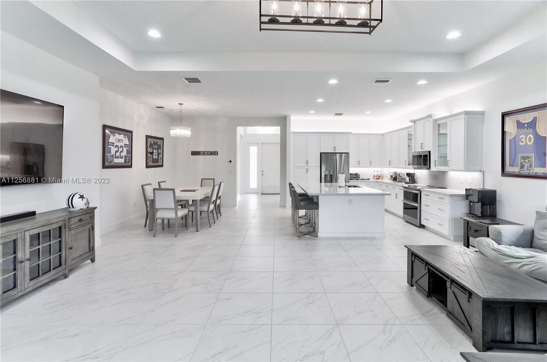 Recently Sold: $1,019,000 (3 beds, 2 baths, 2220 Square Feet)