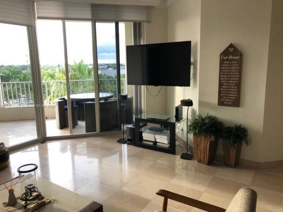 Recently Sold: $1,500,000 (2 beds, 2 baths, 1310 Square Feet)