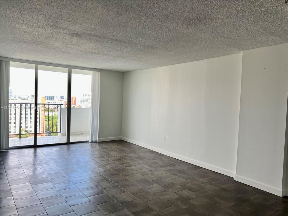 Recently Sold: $275,000 (1 beds, 1 baths, 887 Square Feet)