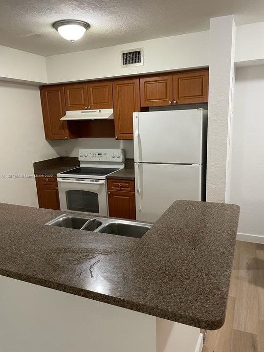 Recently Rented: $1,900 (2 beds, 2 baths, 895 Square Feet)