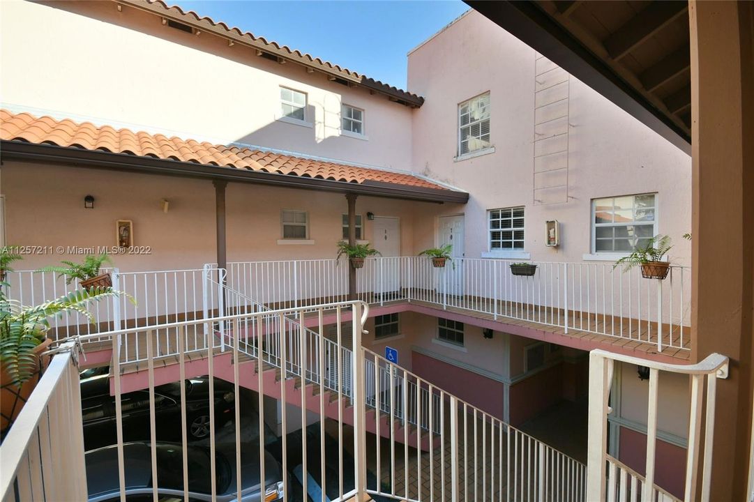 Recently Sold: $415,000 (2 beds, 2 baths, 912 Square Feet)