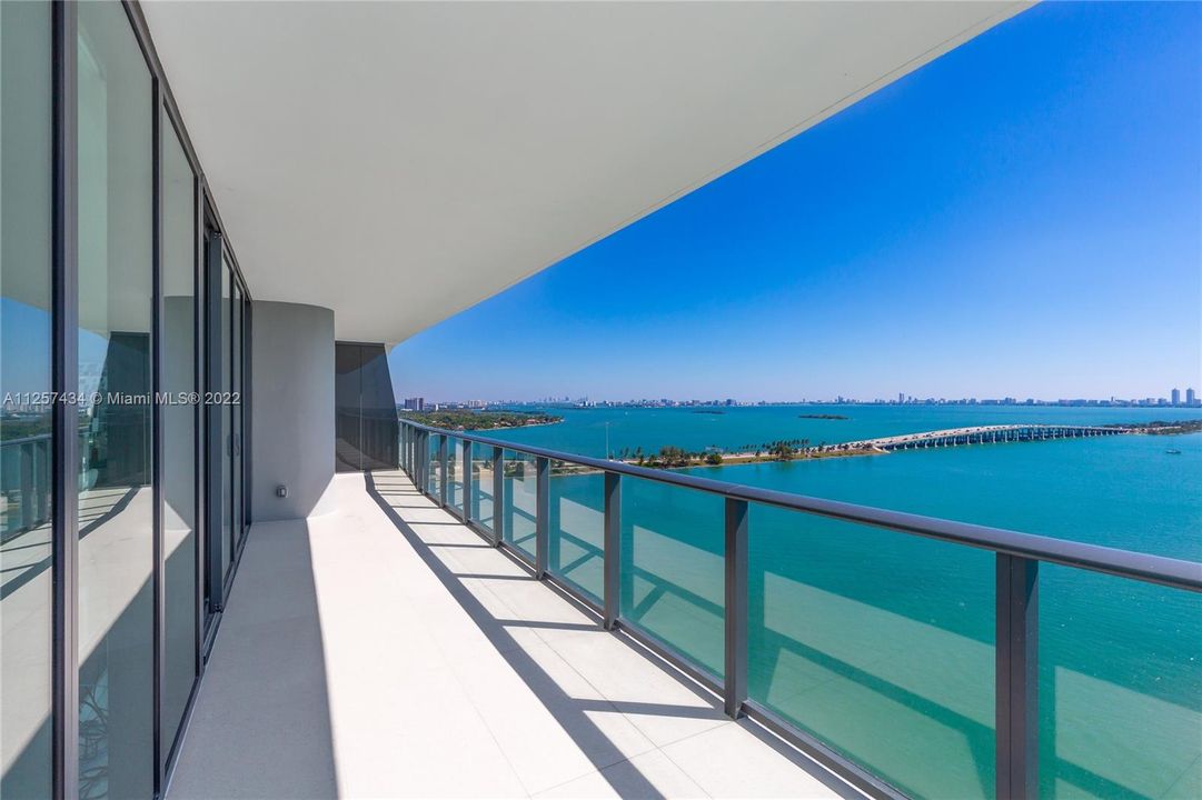 Recently Sold: $1,800,000 (3 beds, 3 baths, 1634 Square Feet)