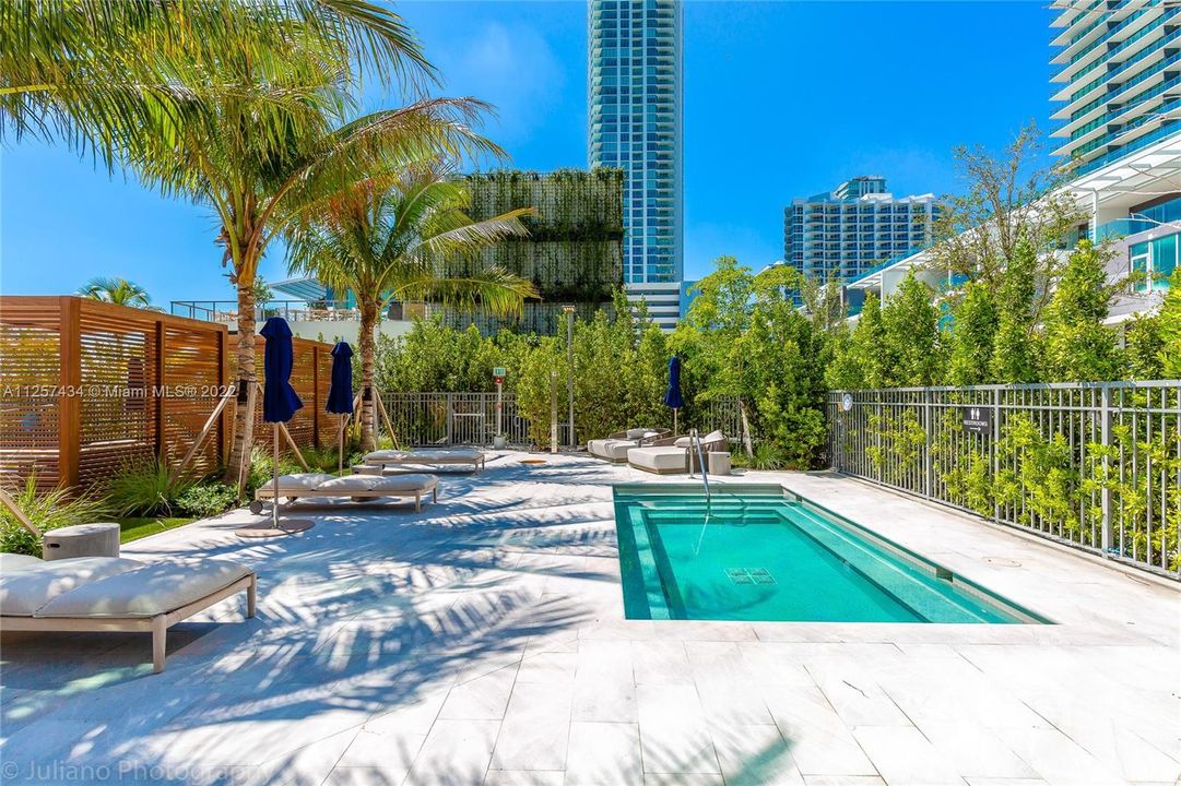 Recently Sold: $1,800,000 (3 beds, 3 baths, 1634 Square Feet)