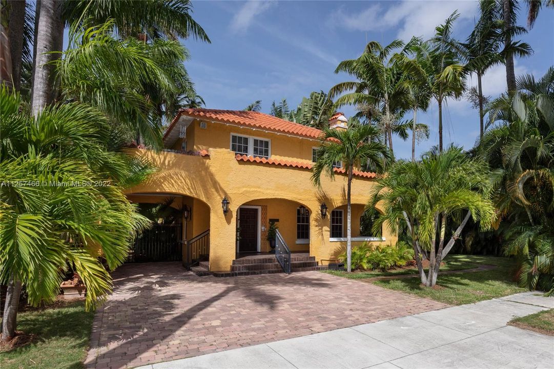 Recently Sold: $1,800,000 (4 beds, 3 baths, 3060 Square Feet)