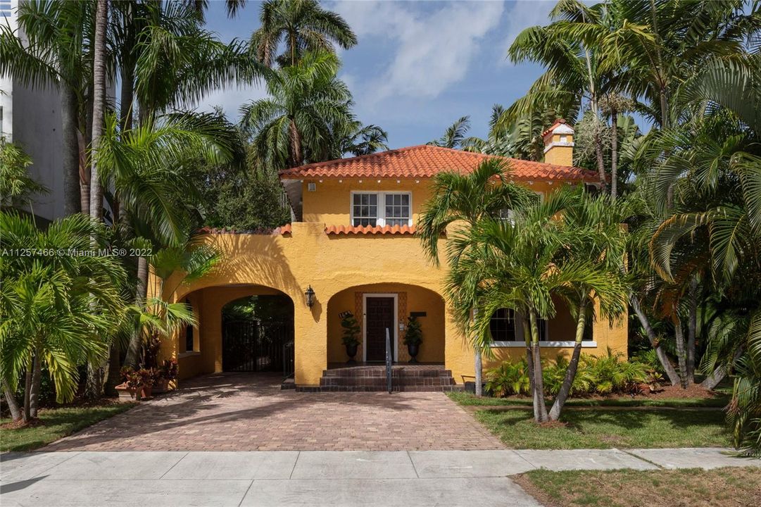 Recently Sold: $1,800,000 (4 beds, 3 baths, 3060 Square Feet)
