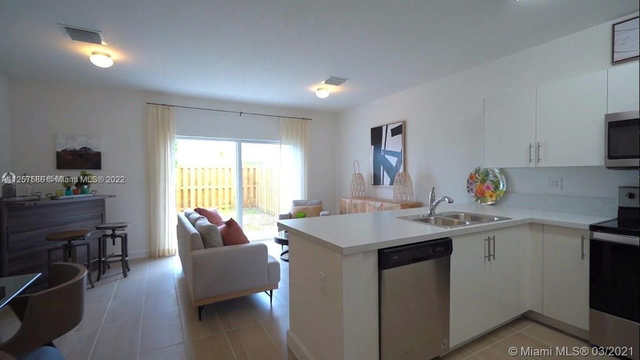 Vendido Recientemente: $279,900 (3 camas, 3 baños, 0 Pies cuadrados)