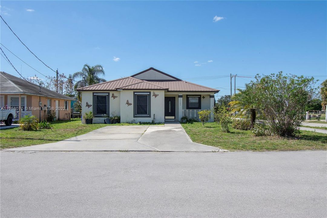 Recently Sold: $285,000 (4 beds, 2 baths, 1253 Square Feet)
