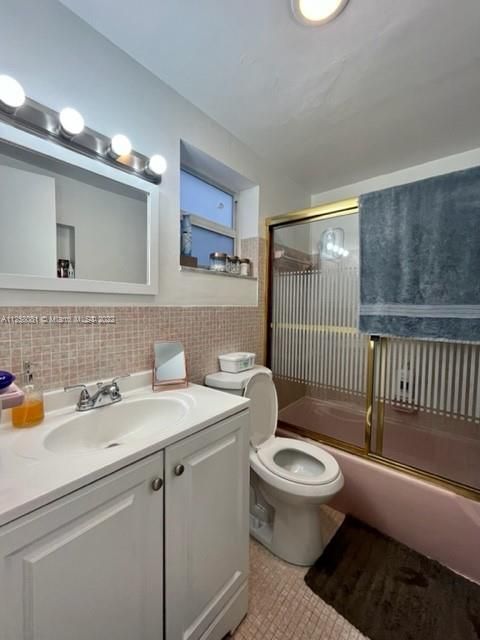 最近售出: $175,000 (1 贝兹, 1 浴室, 720 平方英尺)