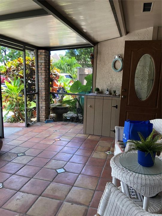 Недавно продано: $475,000 (2 спален, 2 ванн, 1578 Квадратных фут)