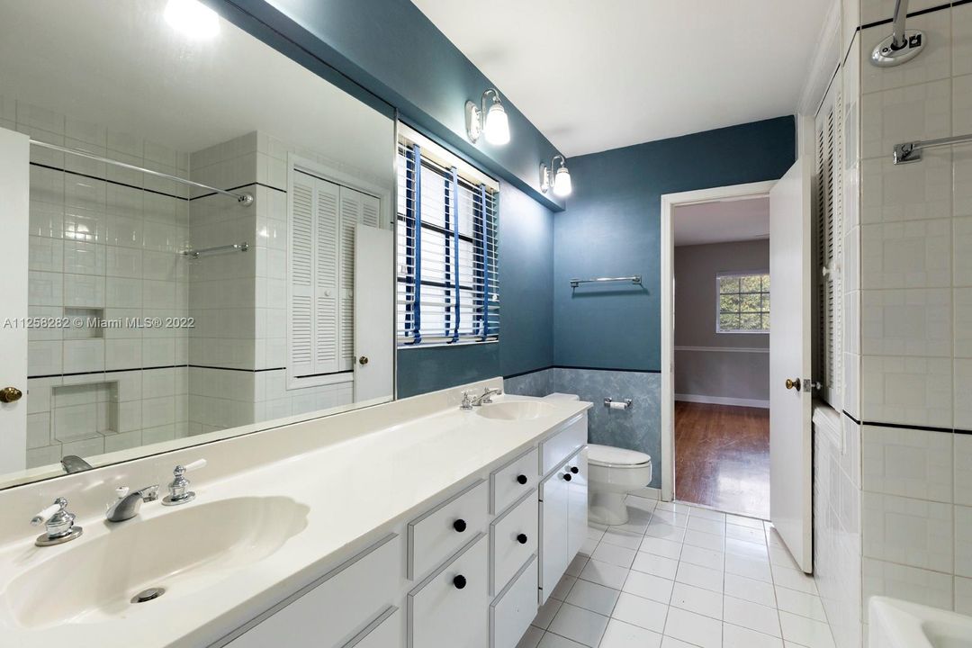 Недавно арендовано: $7,900 (6 спален, 4 ванн, 3598 Квадратных фут)