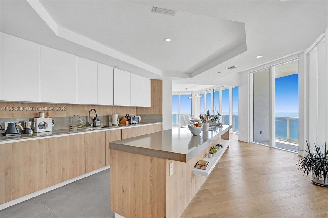 Recently Sold: $3,800,000 (4 beds, 3 baths, 3820 Square Feet)