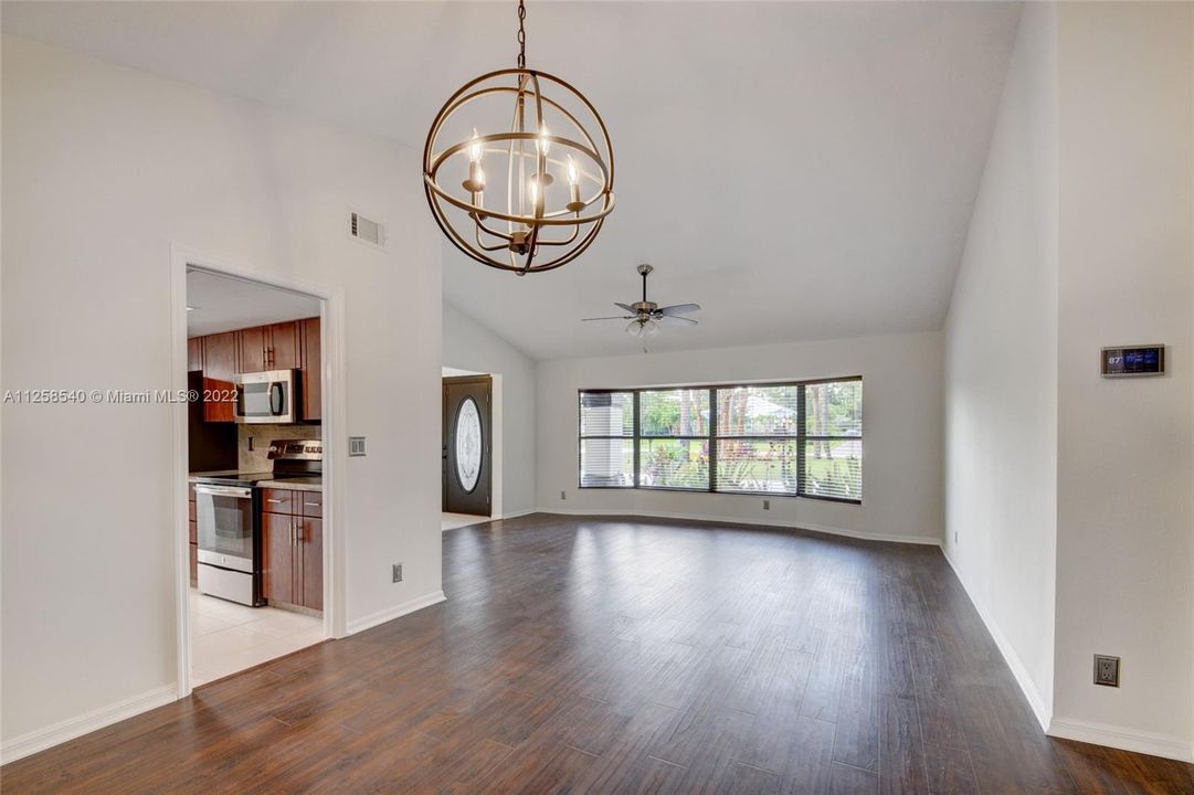 Recently Sold: $1,049,000 (4 beds, 2 baths, 2567 Square Feet)