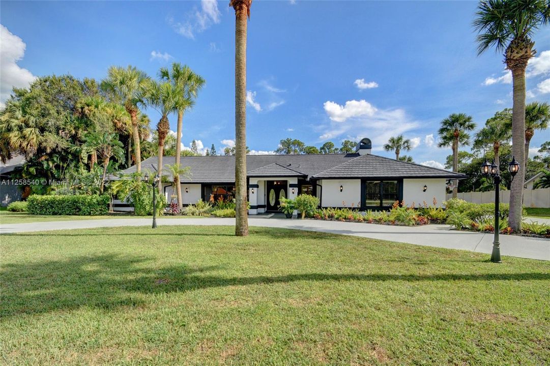 Recently Sold: $1,049,000 (4 beds, 2 baths, 2567 Square Feet)