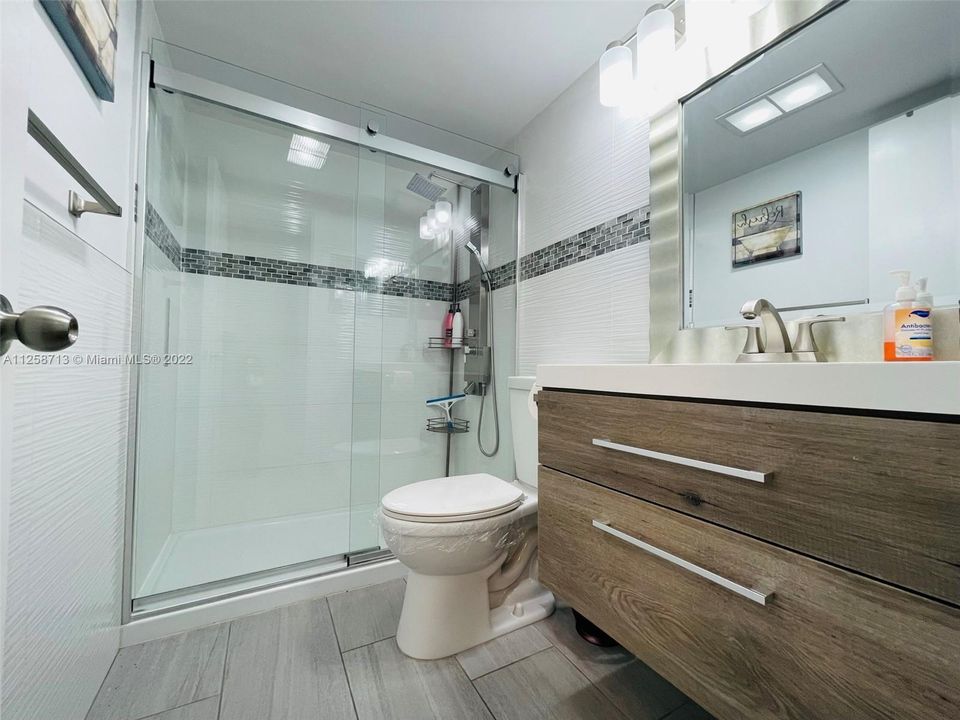 Недавно арендовано: $3,300 (2 спален, 1 ванн, 820 Квадратных фут)