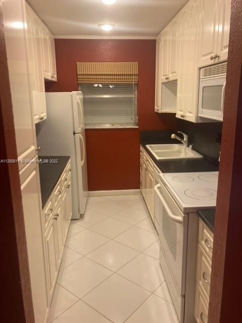 Recently Sold: $164,000 (1 beds, 1 baths, 912 Square Feet)