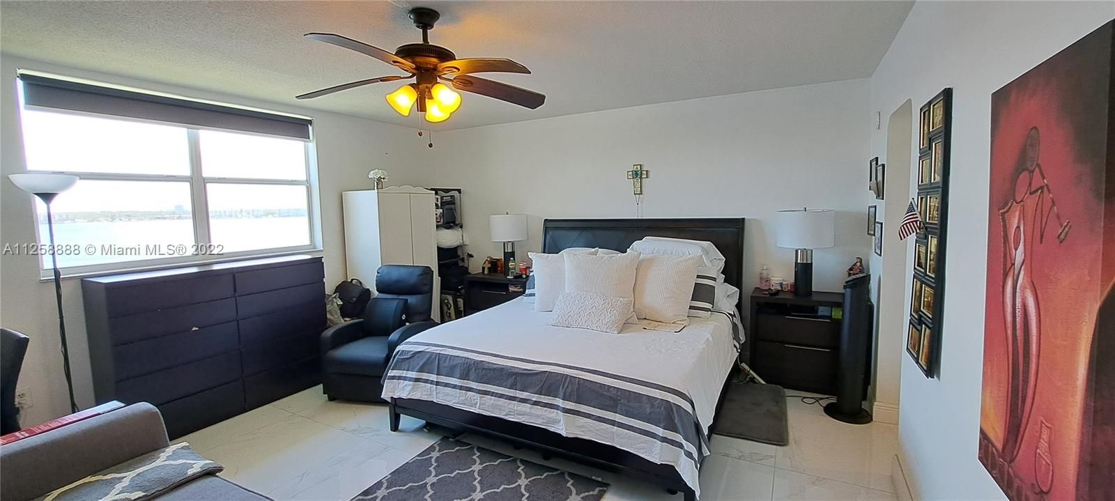 Recently Sold: $325,000 (2 beds, 2 baths, 1027 Square Feet)