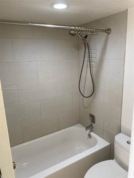 Recently Rented: $2,300 (2 beds, 2 baths, 1230 Square Feet)