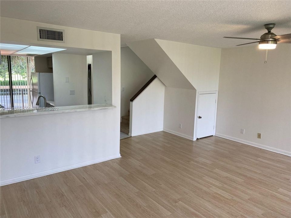 Recently Rented: $2,300 (2 beds, 2 baths, 1230 Square Feet)