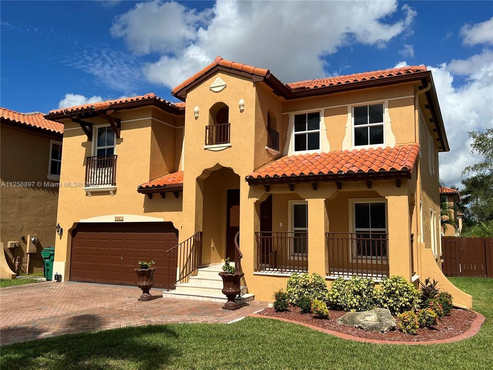 Recientemente alquilado: $5,000 (4 camas, 3 baños, 2997 Pies cuadrados)