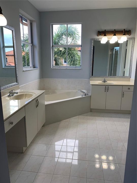 Recientemente alquilado: $5,000 (4 camas, 3 baños, 2997 Pies cuadrados)