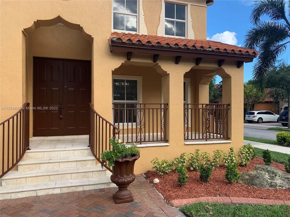 Recientemente alquilado: $5,000 (4 camas, 3 baños, 2997 Pies cuadrados)