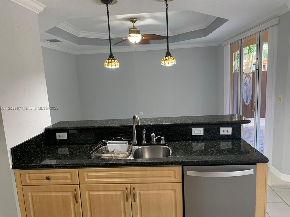 Recientemente alquilado: $5,000 (4 camas, 3 baños, 2997 Pies cuadrados)