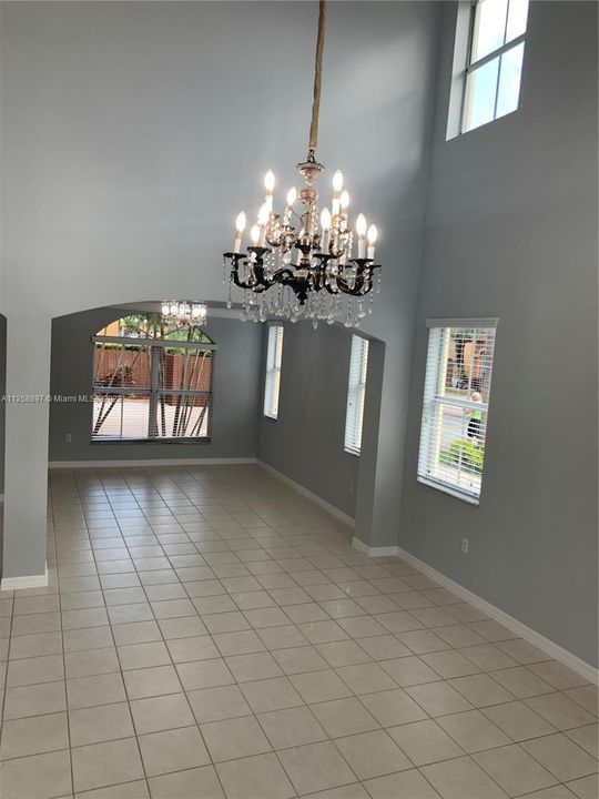 Recientemente alquilado: $5,000 (4 camas, 3 baños, 2997 Pies cuadrados)