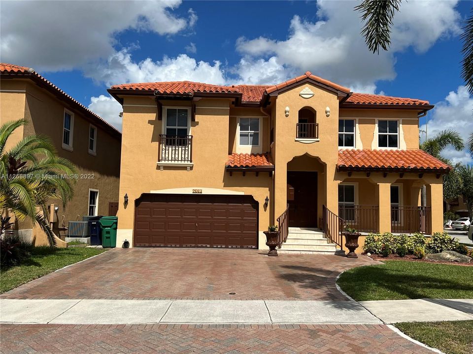 Recientemente alquilado: $5,000 (4 camas, 3 baños, 2997 Pies cuadrados)