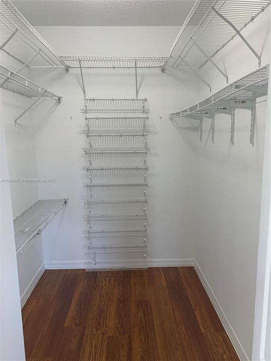 Recientemente alquilado: $5,000 (4 camas, 3 baños, 2997 Pies cuadrados)