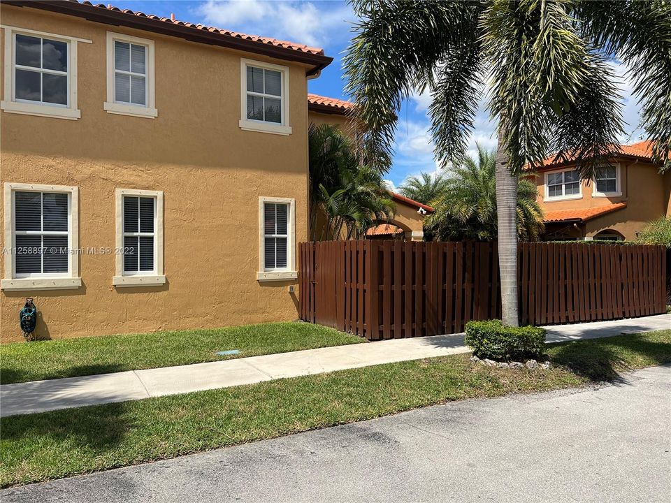 Recientemente alquilado: $5,000 (4 camas, 3 baños, 2997 Pies cuadrados)