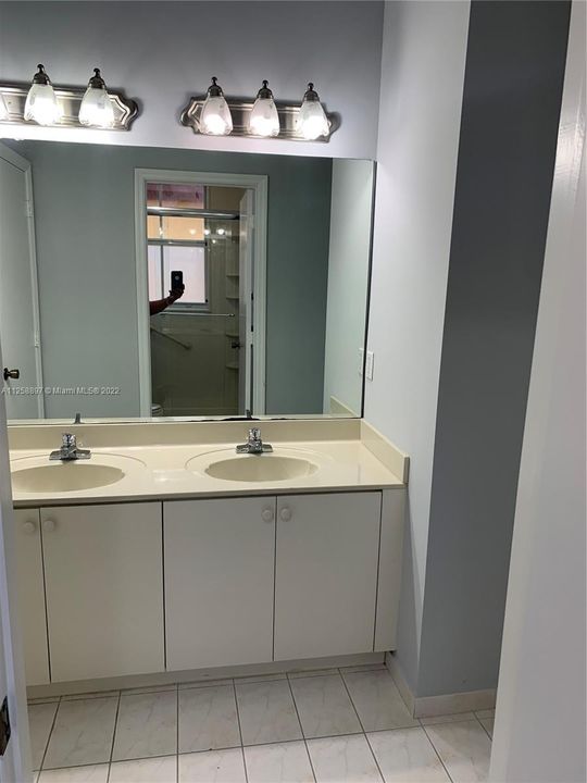 Recientemente alquilado: $5,000 (4 camas, 3 baños, 2997 Pies cuadrados)