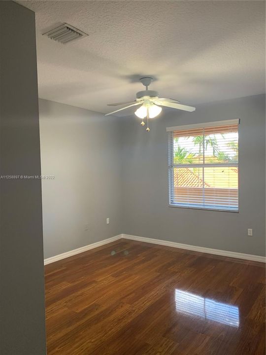 Recientemente alquilado: $5,000 (4 camas, 3 baños, 2997 Pies cuadrados)