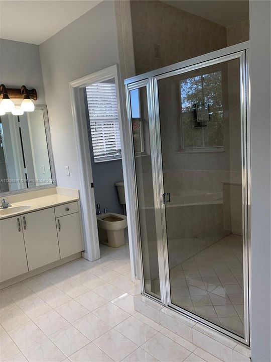 Recientemente alquilado: $5,000 (4 camas, 3 baños, 2997 Pies cuadrados)