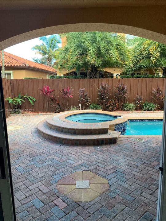 Recientemente alquilado: $5,000 (4 camas, 3 baños, 2997 Pies cuadrados)