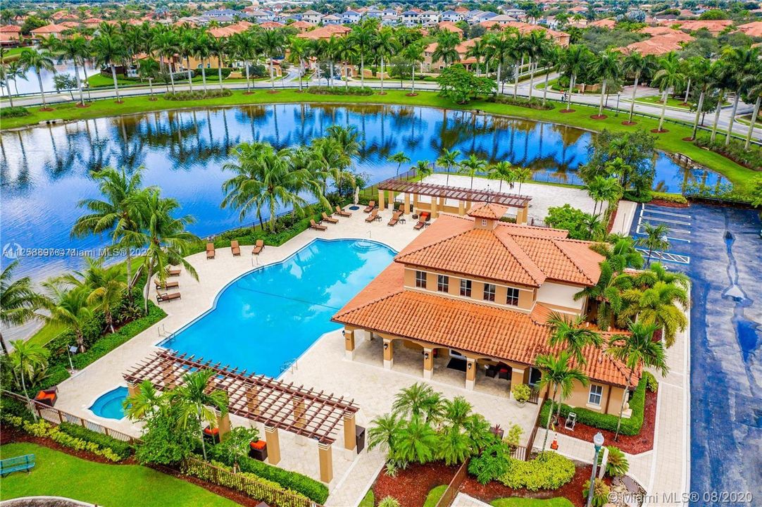 COMUNITY POOL AND CLUB HOUSE AERIAL