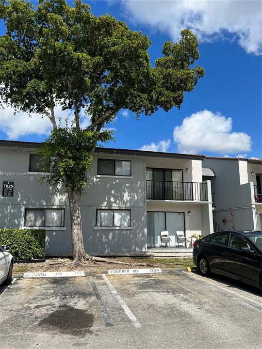 Recently Rented: $1,750 (2 beds, 2 baths, 870 Square Feet)