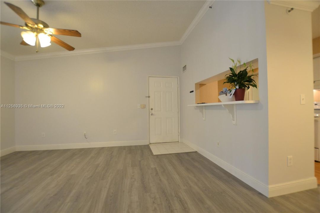 Recently Rented: $2,000 (2 beds, 1 baths, 917 Square Feet)