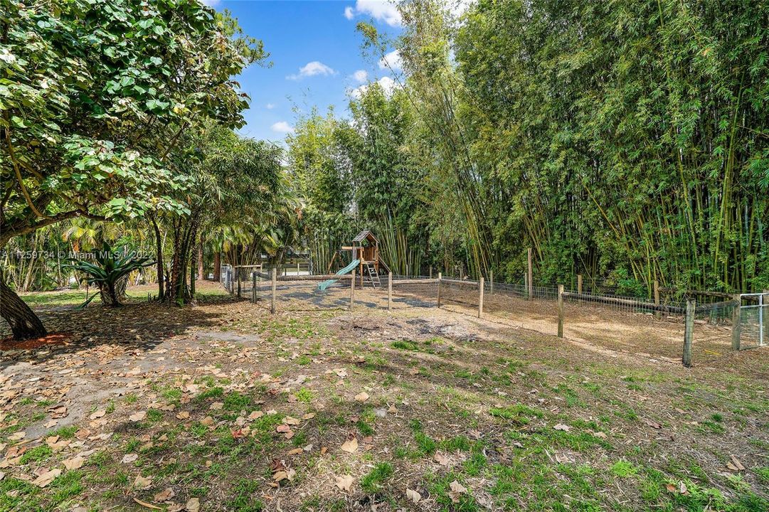 Fenced in kids play area.*Note- Swingset has been removed.