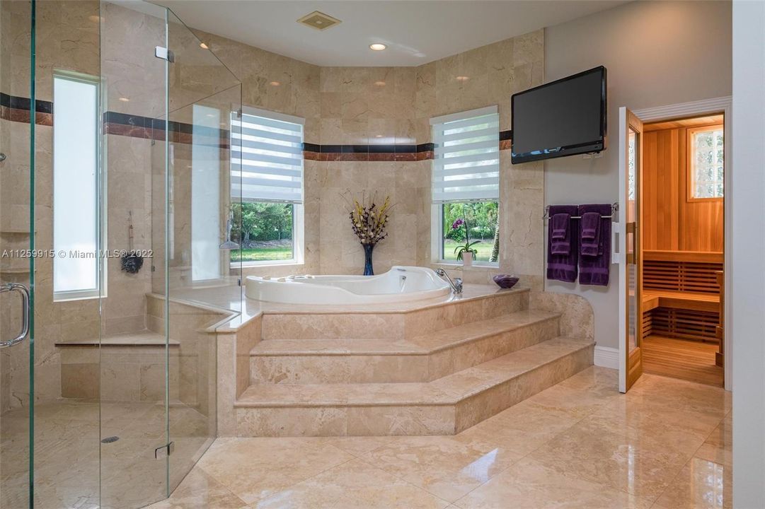 Недавно продано: $5,475,000 (5 спален, 6 ванн, 6196 Квадратных фут)