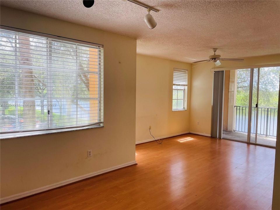 Recently Rented: $1,900 (1 beds, 1 baths, 726 Square Feet)