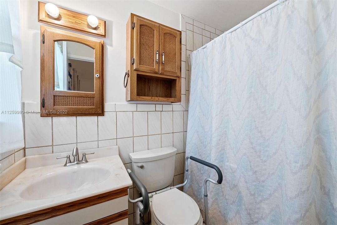 Master bath  -2137 NE 16 Ave Wilton Manors Waterfront 3/2 Bedroom Home